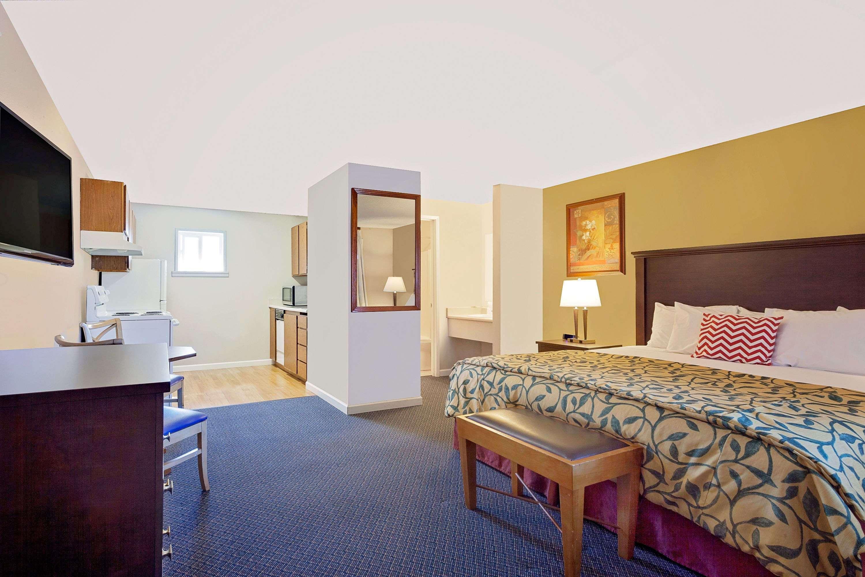 Days Inn By Wyndham Lakewood South Tacoma Dış mekan fotoğraf