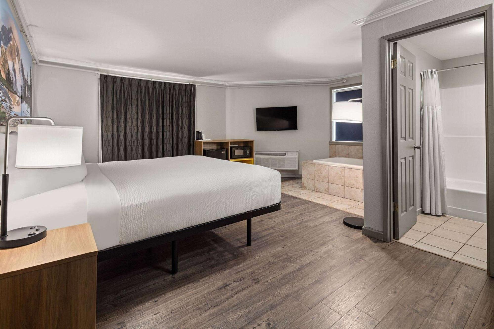 Days Inn By Wyndham Lakewood South Tacoma Dış mekan fotoğraf