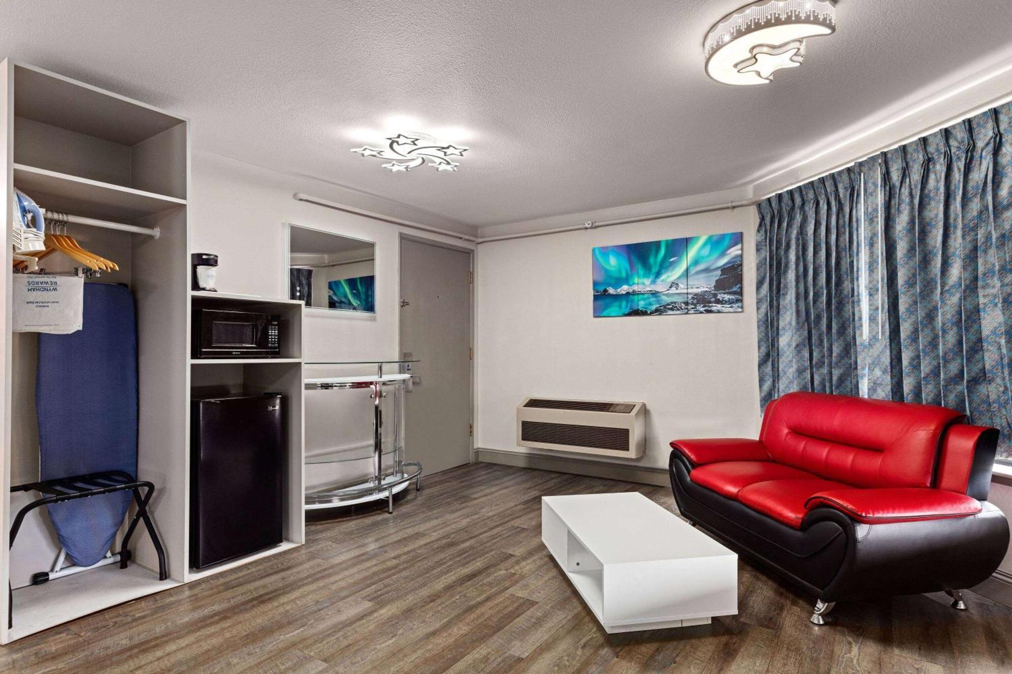 Days Inn By Wyndham Lakewood South Tacoma Dış mekan fotoğraf