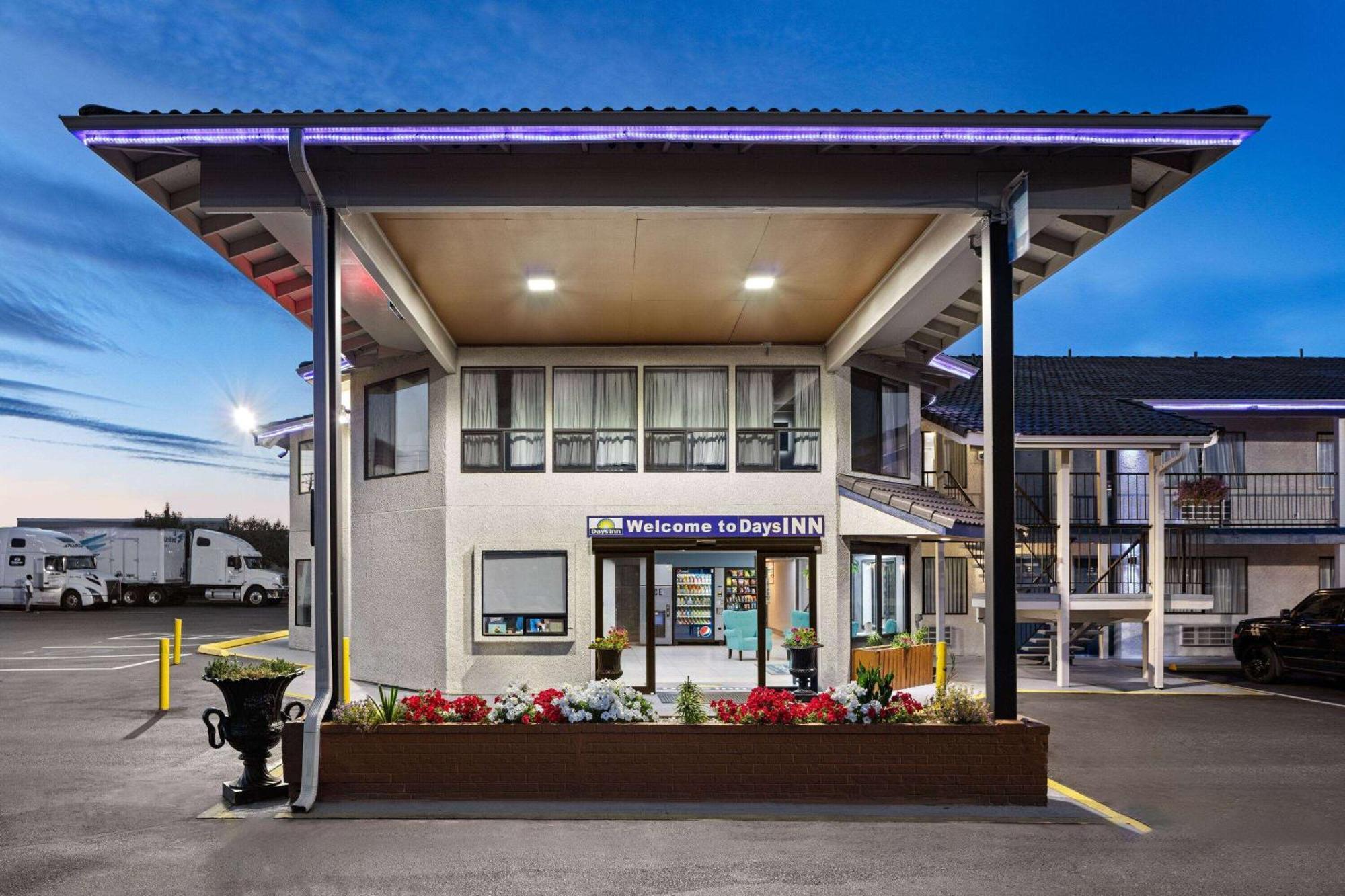 Days Inn By Wyndham Lakewood South Tacoma Dış mekan fotoğraf