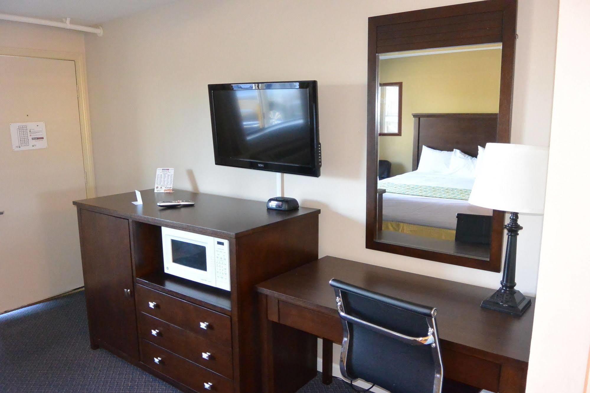 Days Inn By Wyndham Lakewood South Tacoma Dış mekan fotoğraf